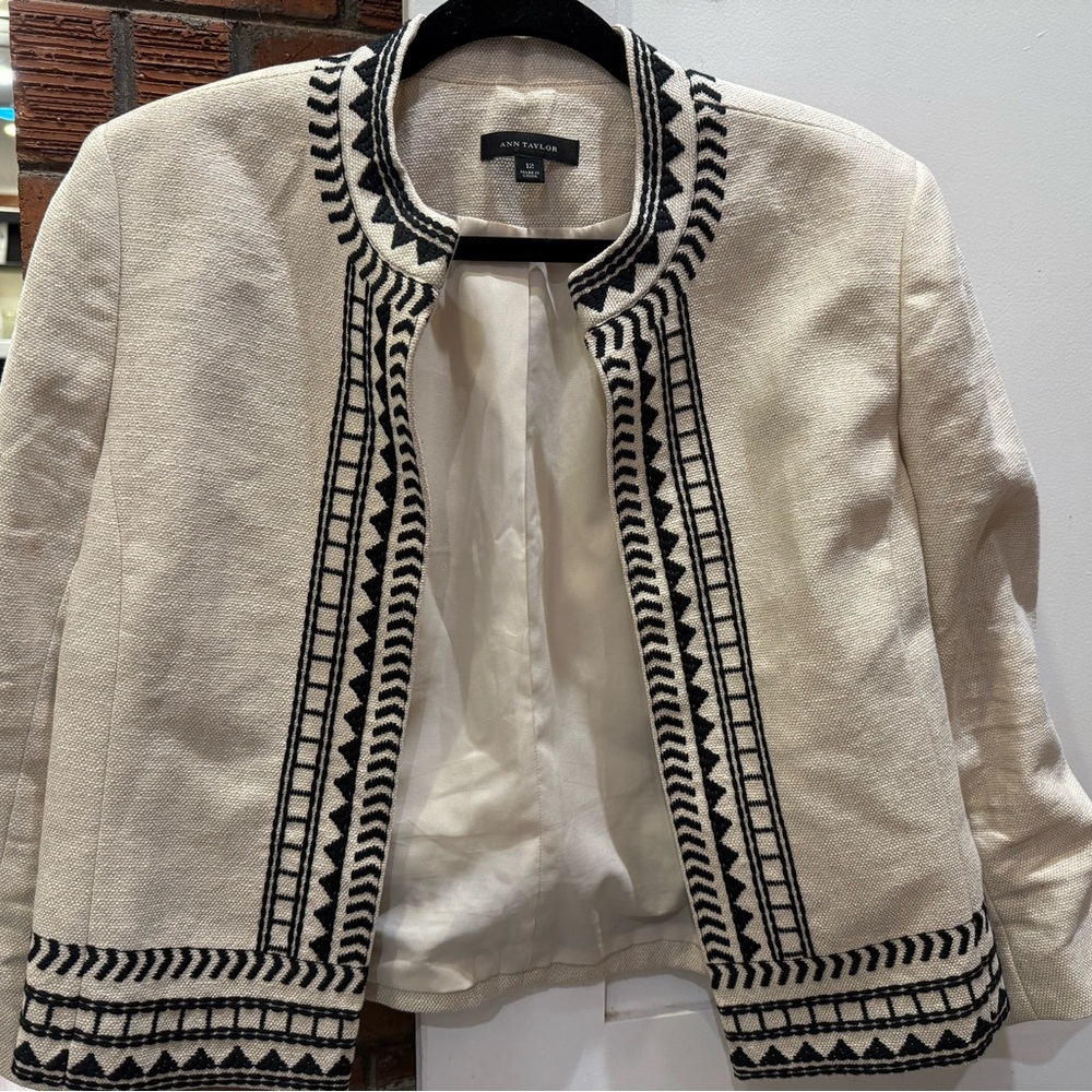 Ann Taylor Women's Cream and Black Blazer